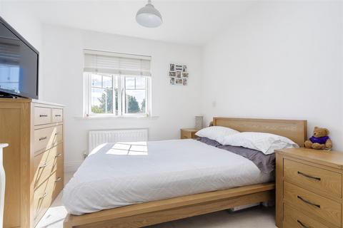 2 bedroom apartment for sale, Magnolia Drive, Banstead