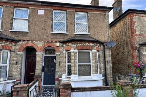 3 bedroom terraced house for sale, Queens Road, Feltham TW13