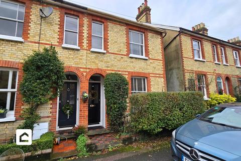 2 bedroom end of terrace house to rent, Norbury Road, Reigate RH2