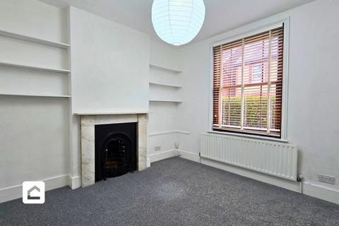 2 bedroom end of terrace house to rent, Norbury Road, Reigate RH2