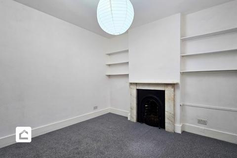 2 bedroom end of terrace house to rent, Norbury Road, Reigate RH2