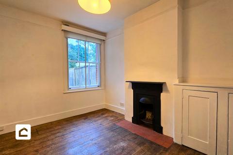 2 bedroom end of terrace house to rent, Norbury Road, Reigate RH2