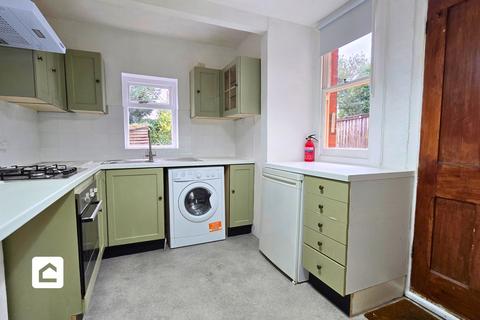 2 bedroom end of terrace house to rent, Norbury Road, Reigate RH2