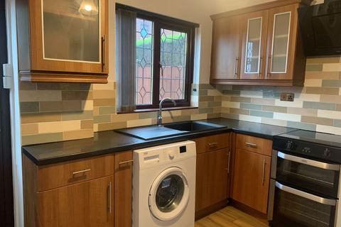 2 bedroom terraced house to rent, Bartic Avenue, Kingswinford DY6