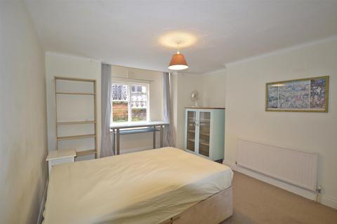 1 bedroom apartment to rent, Royal Avenue, Scarborough YO11