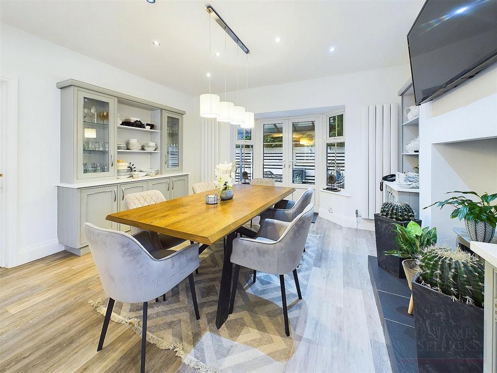 Kitchen Dining Area