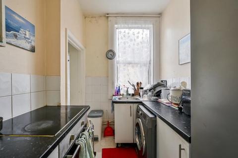 2 bedroom property for sale, Hare Street, London, SE18