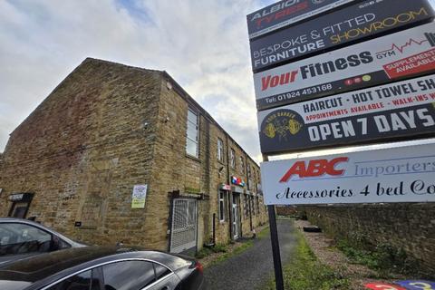 Property to rent, Bradford Road, Dewsbury