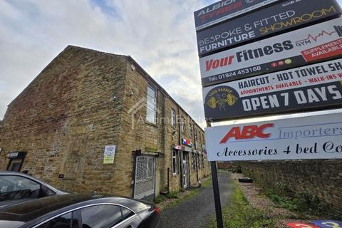 Property to rent - Bradford Road, Dewsbury