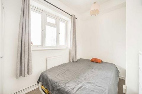 2 bedroom flat for sale, Deepdene Gardens, London SW2