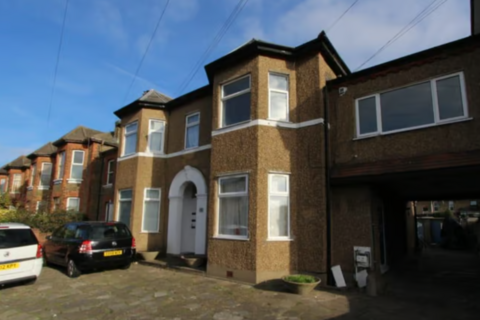 1 bedroom flat to rent, Broomhill Road, Ilford IG3