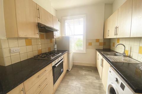 3 bedroom flat to rent, Buckingham Place, Brighton