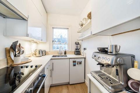 2 bedroom flat to rent, Strathblaine Road, London SW11