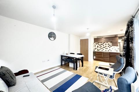 2 bedroom apartment to rent, Rothesay Avenue, London SW20