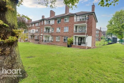 1 bedroom flat for sale, Leamington Road, ROMFORD