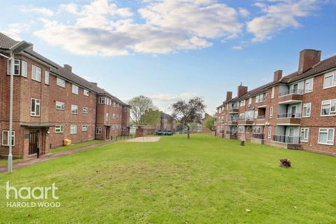 1 bedroom flat for sale, Leamington Road, ROMFORD