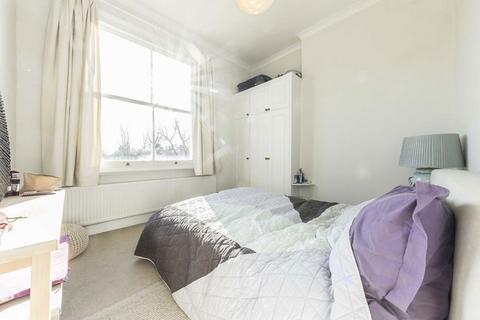 2 bedroom flat to rent, Chiswick High Road, London W4