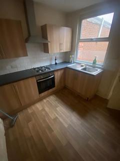 2 bedroom terraced house to rent, Queen Street, Hucknall