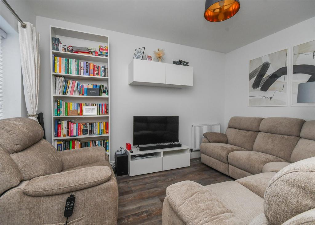 18 Millfield Road - Lounge (2).jpg