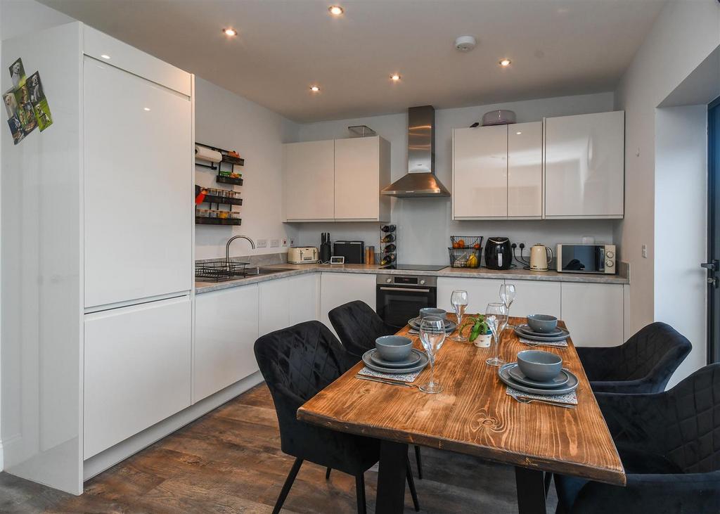 18 Millfield Road - Dining Kitchen (2).jpg