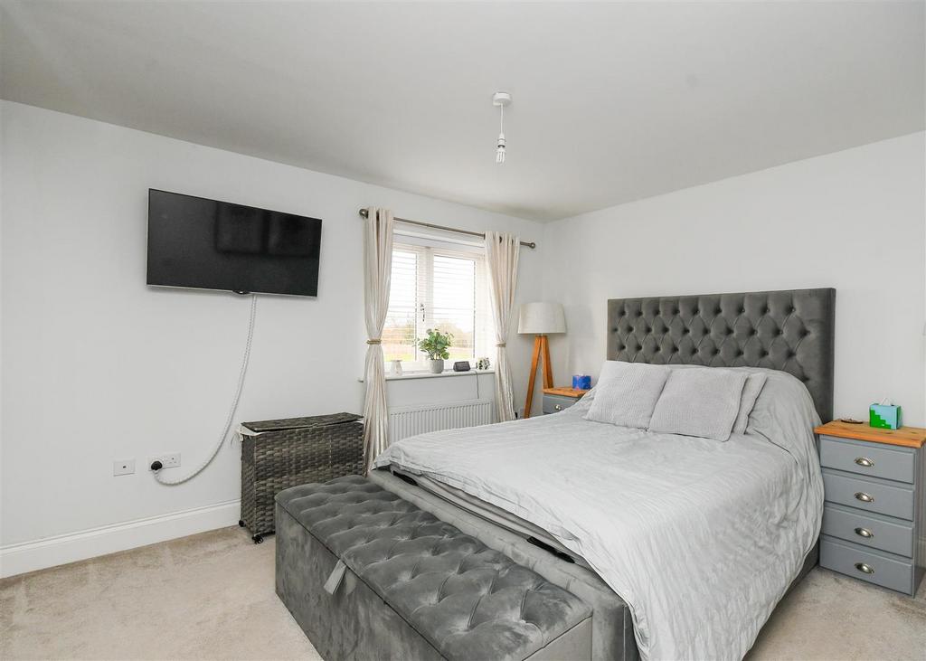 18 Millfield Road - Bedroom 1.jpg