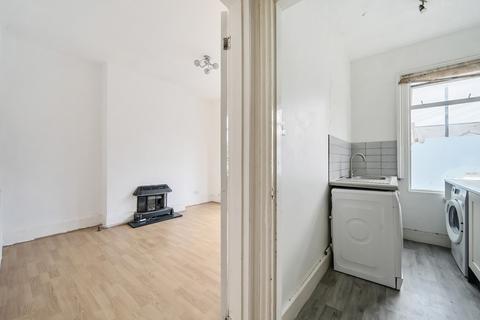 2 bedroom apartment for sale, Queenswood Road, London