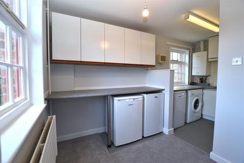 2 bedroom apartment to rent, Elmhurst Road