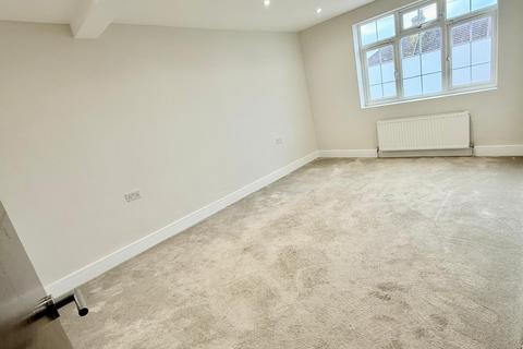 2 bedroom flat to rent, Edward Avenue, London E4