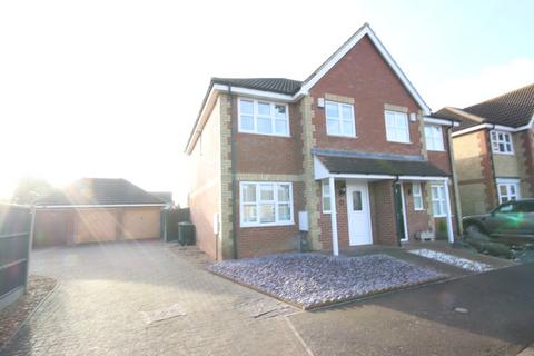 3 bedroom semi-detached house to rent, Falkland Close, Flitwick, MK45