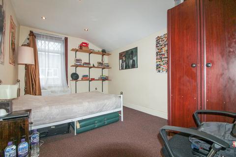 4 bedroom terraced house to rent, Keogh Road, London