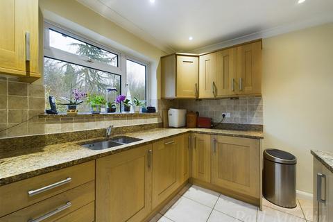 3 bedroom detached bungalow for sale, Ballards Way, Croydon