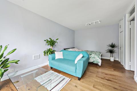 Studio to rent, Baring Road London SE12