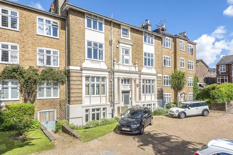 4 bedroom flat to rent, Dartmouth Road London SE26