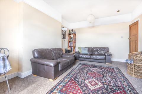 4 bedroom flat to rent, Dartmouth Road London SE26