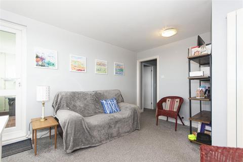 1 bedroom flat to rent, Yelverton Road, Battersea SW11