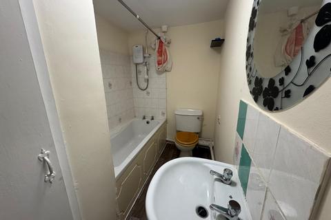 undefined, Flat 2, 47 South Street , BD21 1AD