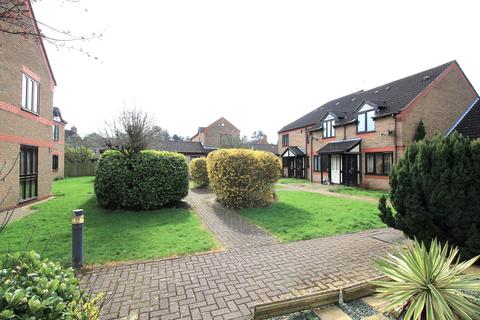 2 bedroom terraced house to rent, Green Court, Norwich NR7