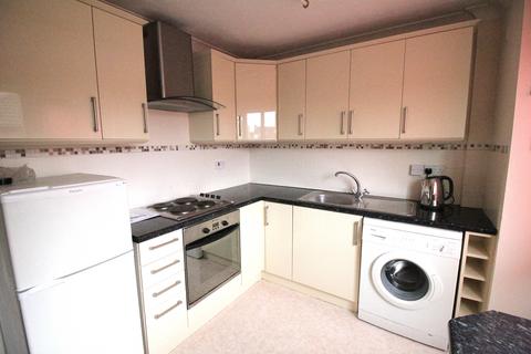 2 bedroom terraced house to rent, Green Court, Norwich NR7