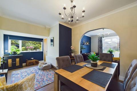 1 The Avenue, Whitby, YO21 3NH