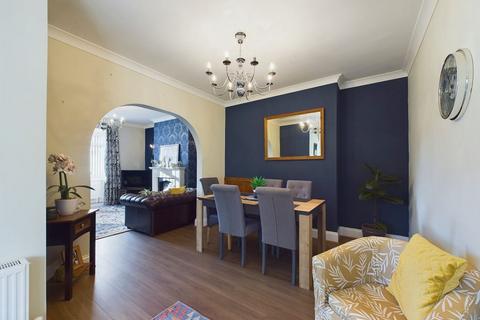 1 The Avenue, Whitby, YO21 3NH