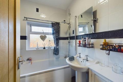 1 The Avenue, Whitby, YO21 3NH