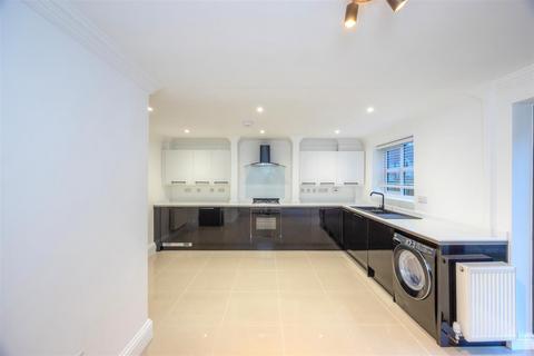 12 Abbey Lane Dell, Sheffield, S8 0BZ