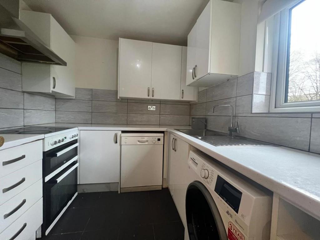 63 Rhosilli - Kitchen.jpg