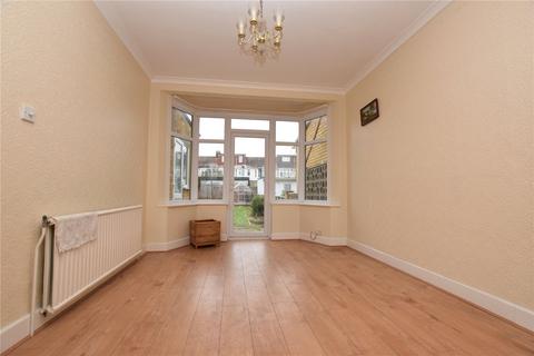 3 bedroom terraced house to rent, Christie Gardens, Romford, RM6