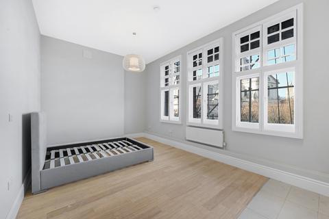 Studio to rent, Egerton Gardens, Knightsbridge SW3