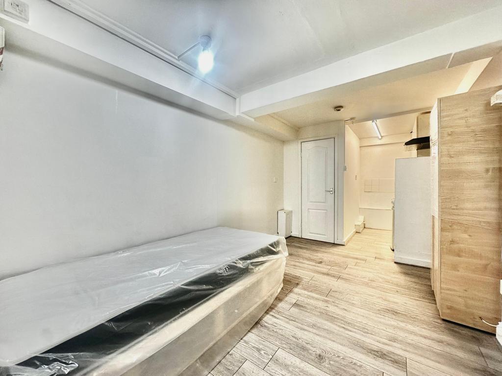 Studio Flat available for rent in South Wimbledon