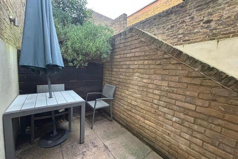 1 bedroom apartment to rent, Woodside Walk, London, SE23