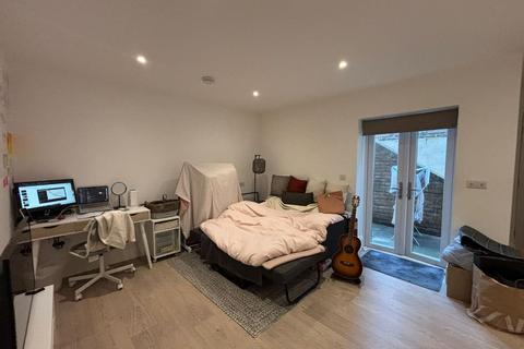 1 bedroom apartment to rent, Woodside Walk, London, SE23