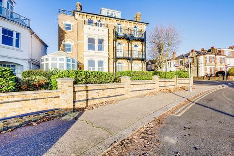 2 bedroom apartment to rent, Westcliff Parade, Westcliff-on-Sea, SS0