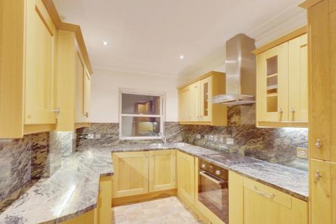 2 bedroom apartment to rent, Westcliff Parade, Westcliff-on-Sea, SS0